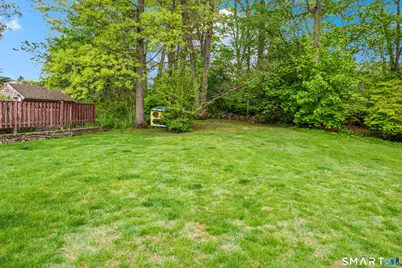 27 Theroux Avenue, Waterbury, CT 06708 - Photo 9