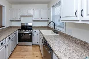 75 Commodore Cmns, Derby, CT 06418 - Photo 9