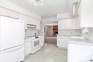 29 Hungry Hill Cir, Guilford, CT 06437 - Photo 11