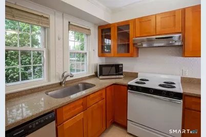 40 Unit B Seminary Street, New Canaan, CT 06840 - Photo 5