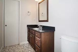 136 Knoll Dr, Hamden, CT 06518 - Photo 25