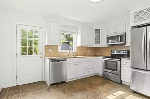 14 Dale Pl, Stamford, CT 06906 - Photo 3