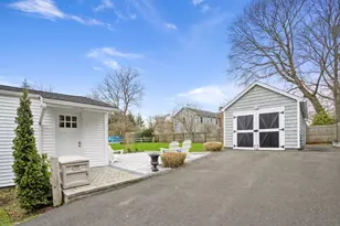 146 Oxford Rd, Fairfield, CT 06890 - Photo 17