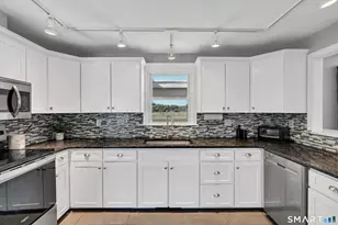 44 Riverside Dr, Branford, CT 06405 - Photo 9