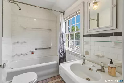 9 Bainbridge Road, West Hartford, CT 06119 - Photo 31