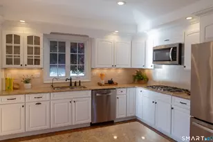 10 Island Dr, Norwalk, CT 06855 - Photo 11