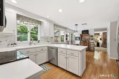 2 Higate Lane, Simsbury, CT 06070 - Photo 5