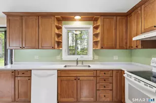 886 Overhill Dr, Suffield, CT 06078 - Photo 5