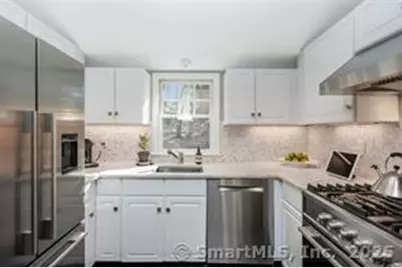 14 Cross Highway #D, Westport, CT 06880 - Photo 3