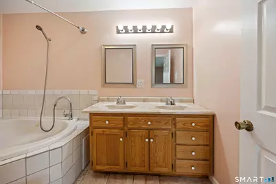 1195 New Britain Avenue, West Hartford, CT 06110 - Photo 23