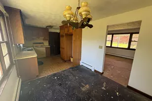 8 Tulip Dr, Meriden, CT 06450 - Photo 11