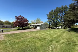 8 Tulip Dr, Meriden, CT 06450 - Photo 7