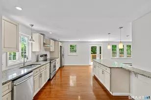 137 Brewster Rd, West Hartford, CT 06117 - Photo 5