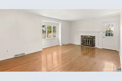 201 Jamestown Road #201, Stratford, CT 06614 - Photo 5