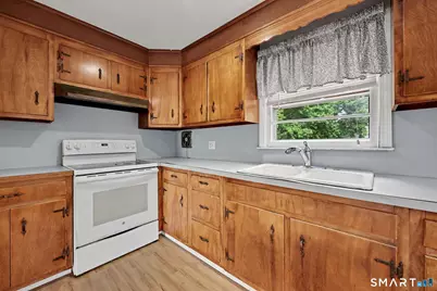 884 Wood Avenue, Bridgeport, CT 06604 - Photo 7