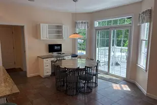 37 Oakwood Ln, Hamden, CT 06518 - Photo 5