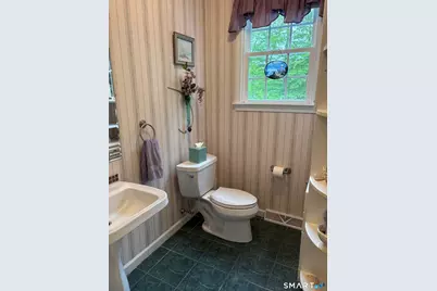 37 Oakwood Lane, Hamden, CT 06518 - Photo 11