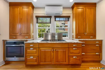 65 Auburn Road, West Hartford, CT 06119 - Photo 9