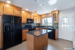 30 Hopkins Dr, New Haven, CT 06512 - Photo 7