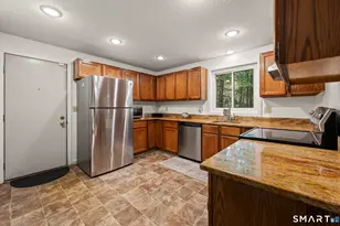 22 Walts Hill, Bloomfield, CT 06002 - Photo 7