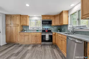 59 Thornbush Rd, Wethersfield, CT 06109 - Photo 3