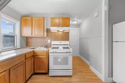 7-9 Hazel Street #3rd flr, Hartford, CT 06106 - Photo 3