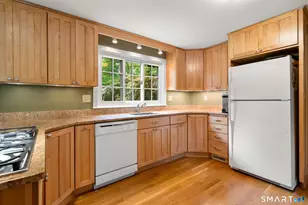 16 Sunfield Ln, West Hartford, CT 06107 - Photo 13