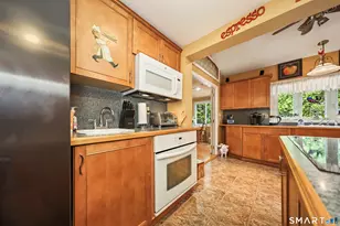 214 N Hoadley St, Naugatuck, CT 06770 - Photo 13