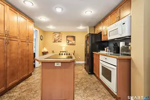 214 N Hoadley St, Naugatuck, CT 06770 - Photo 11