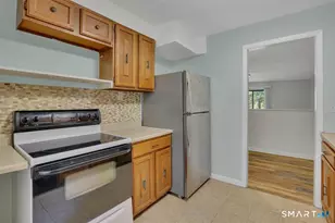 36 Cedarland Ct, Cromwell, CT 06416 - Photo 3