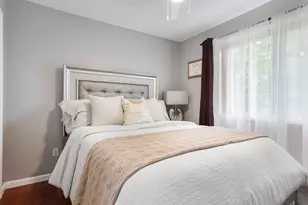 37 Kingswood Dr, New Haven, CT 06513 - Photo 17