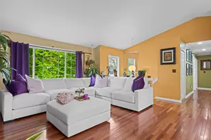 37 Kingswood Dr, New Haven, CT 06513 - Photo 3