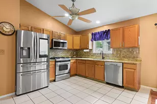 37 Kingswood Dr, New Haven, CT 06513 - Photo 11