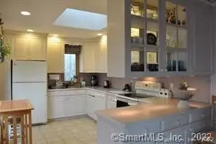 11 Shawnee Rd, Trumbull, CT 06611 - Photo 5