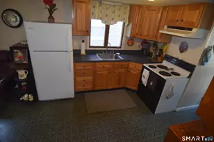 10 Hartford Ave, Old Lyme, CT 06371 - Photo 9