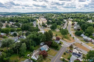 422 Francis St, New Britain, CT 06053 - Photo 3