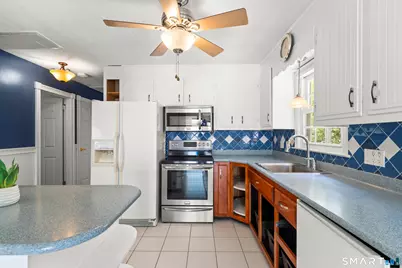846 Vauxhall St Extension, Waterford, CT 06375 - Photo 9