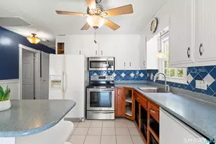846 Vauxhall Street Ext., Waterford, CT 06375 - Photo 9