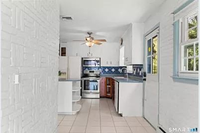 846 Vauxhall St Extension, Waterford, CT 06375 - Photo 7