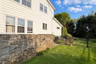 28 Orchard St, Stonington, CT 06378 - Photo 5