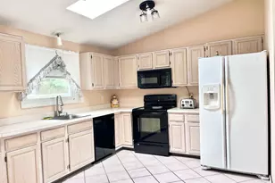 9 Brittany Ln, Naugatuck, CT 06770 - Photo 3