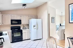 9 Brittany Ln, Naugatuck, CT 06770 - Photo 5