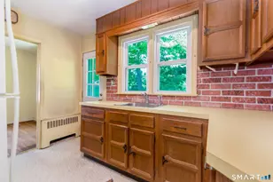 92 Evelyn St, Trumbull, CT 06611 - Photo 9