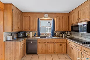 8 James St, Windsor Locks, CT 06096 - Photo 11