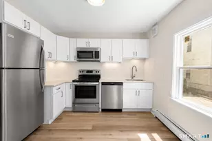 704 Maple St, Bridgeport, CT 06608 - Photo 7