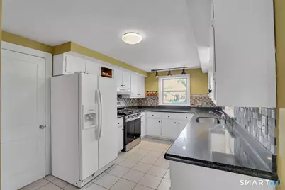 21 Kensington Street, Manchester, CT 06040 - Photo 11