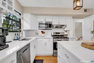 33 Stevens Pl, Rocky Hill, CT 06067 - Photo 3