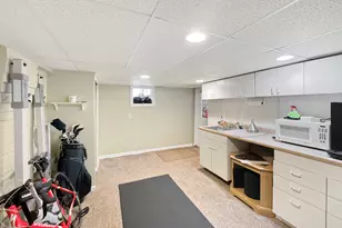 707 Hope St, Stamford, CT 06907 - Photo 15