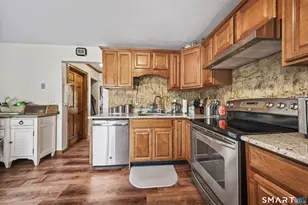 228 Oakville Ave, Waterbury, CT 06708 - Photo 11