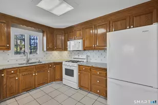 81 Oldefield Farms Rd, Enfield, CT 06082 - Photo 9